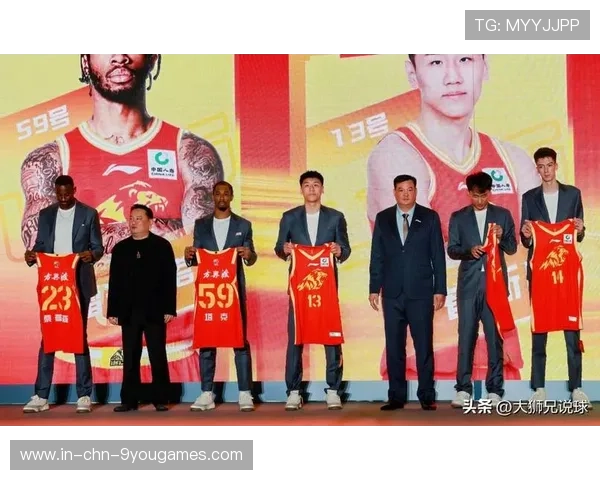 冠军球队球员退役典礼温馨感人球迷纷纷致敬，球员退役说的话