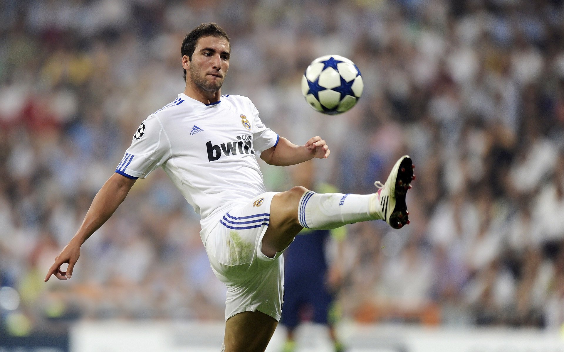 《堡垒之夜》“未来光影”赛季上线,奇幻创意等你发掘!